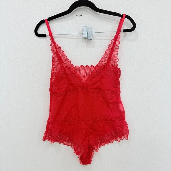 SHEIN women’s Red Lace Chemise with Scalloped V-Neck size large adjustable strap - Picture 1 of 5